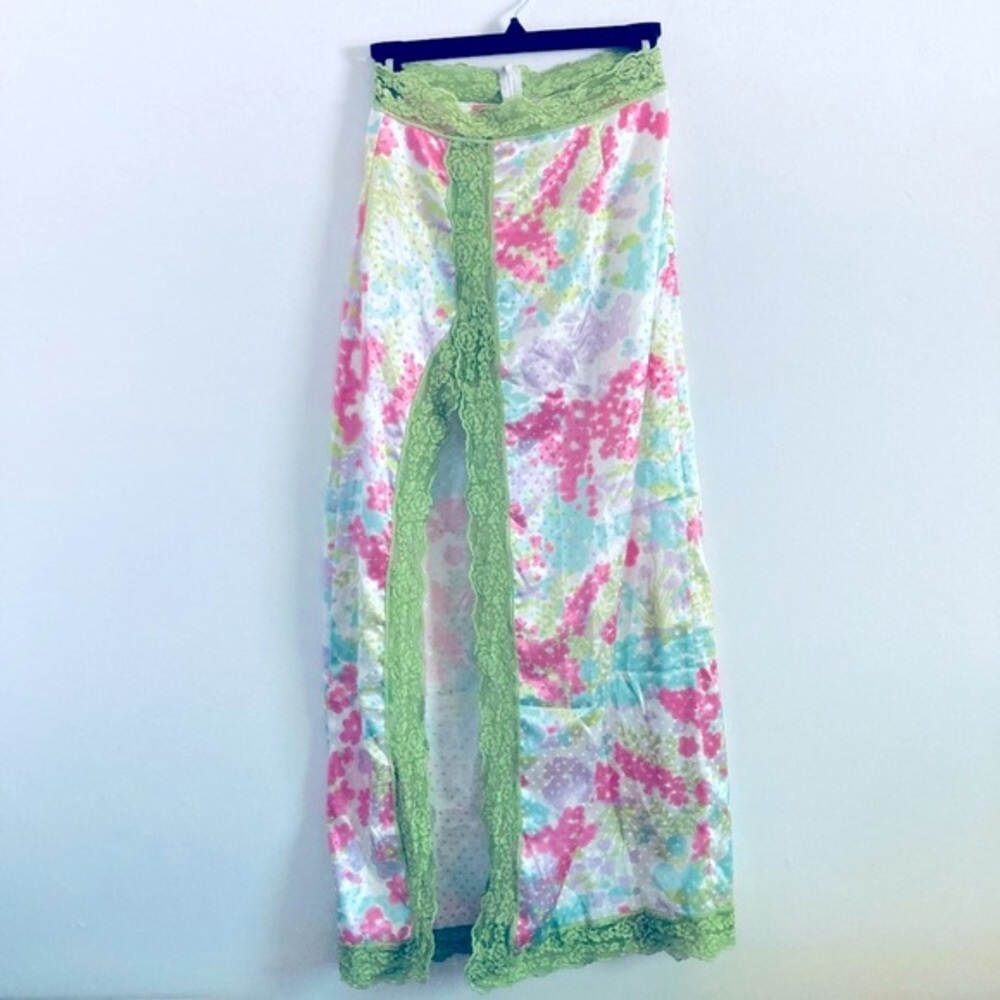 🍒 5/$25 🍒 Beautiful Floral Maxi Skirt with Lace Detail